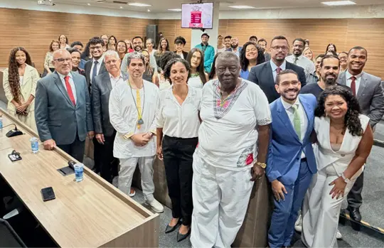 Advogadas, advogados e representantes da sociedade reunidos na plenária da OAB Pernambuco